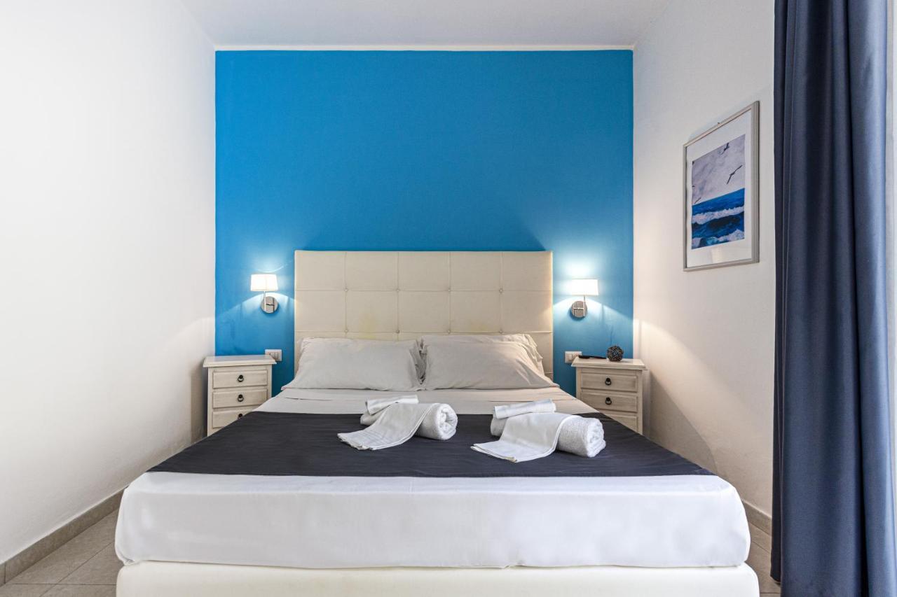 Small Luxury Apartments Pool And Sea View - Stella Del Mare 폰타네비안체 외부 사진