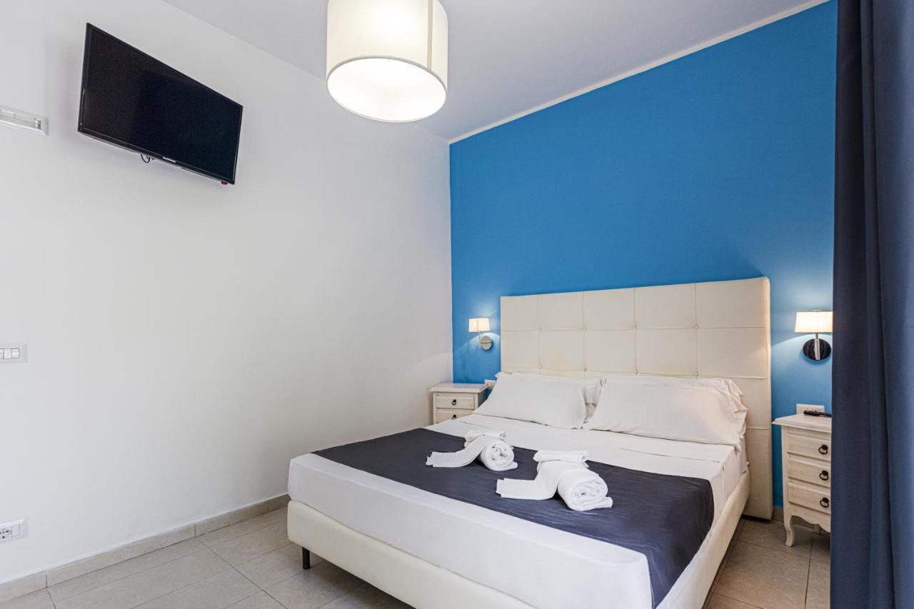 Small Luxury Apartments Pool And Sea View - Stella Del Mare 폰타네비안체 외부 사진