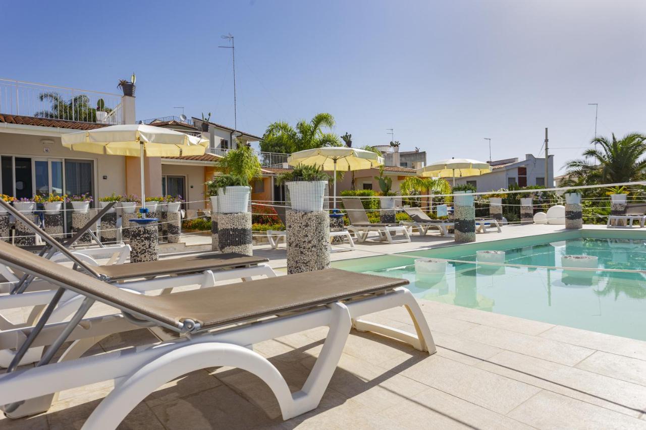 Small Luxury Apartments Pool And Sea View - Stella Del Mare 폰타네비안체 외부 사진