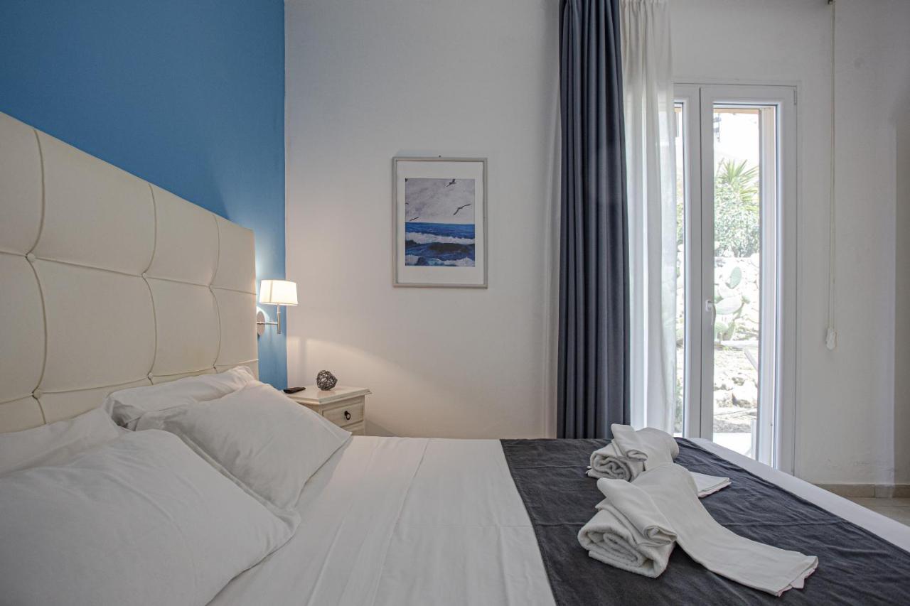 Small Luxury Apartments Pool And Sea View - Stella Del Mare 폰타네비안체 외부 사진