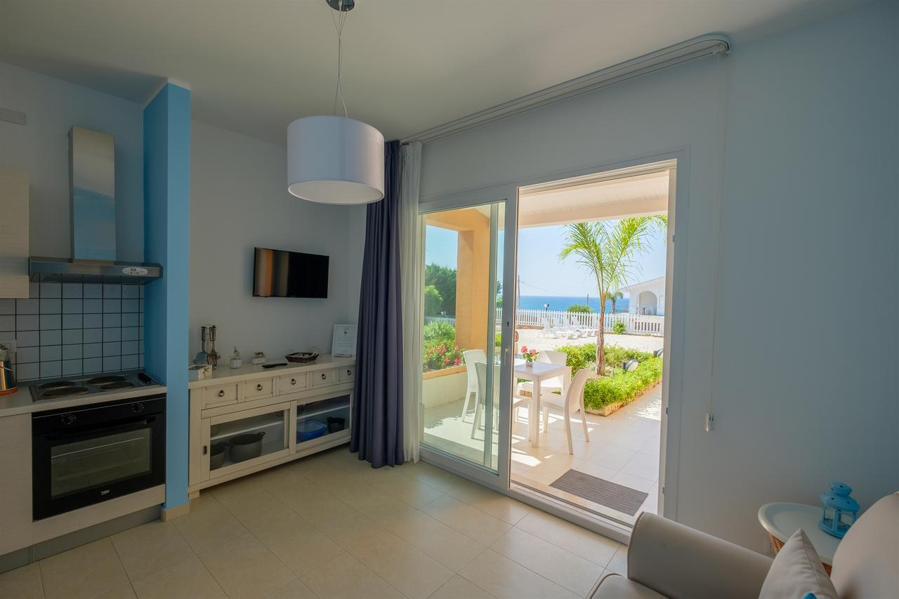 Small Luxury Apartments Pool And Sea View - Stella Del Mare 폰타네비안체 외부 사진